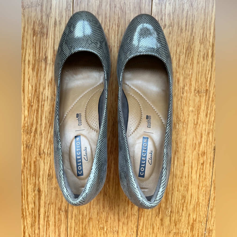 New Clarks Womens Artisan Ortho Cushion Pump 3'' Heel Faux Snake Skin Gray 7.5
